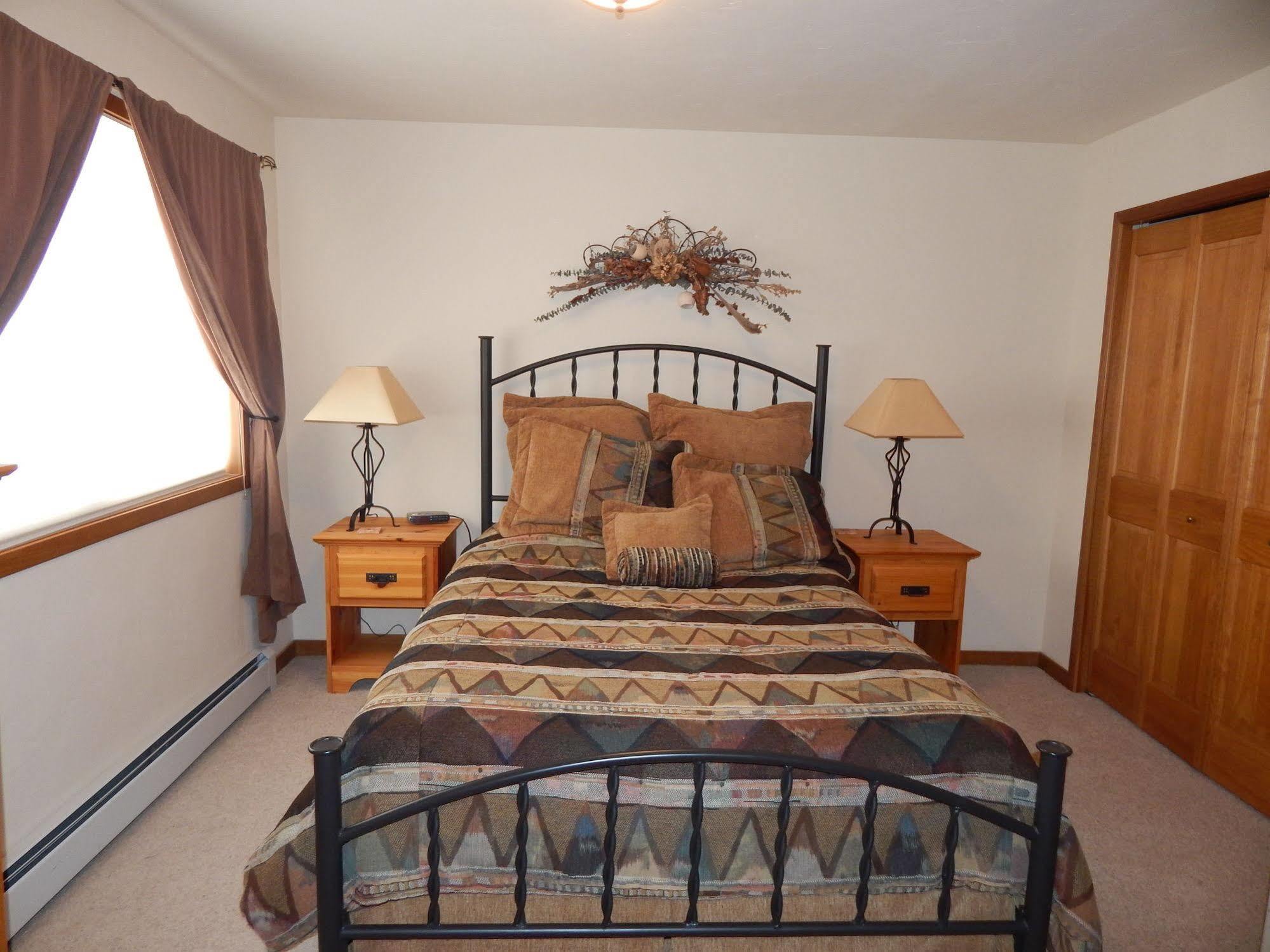 Sawmill Station Hotel Уинтър Парк Екстериор снимка
