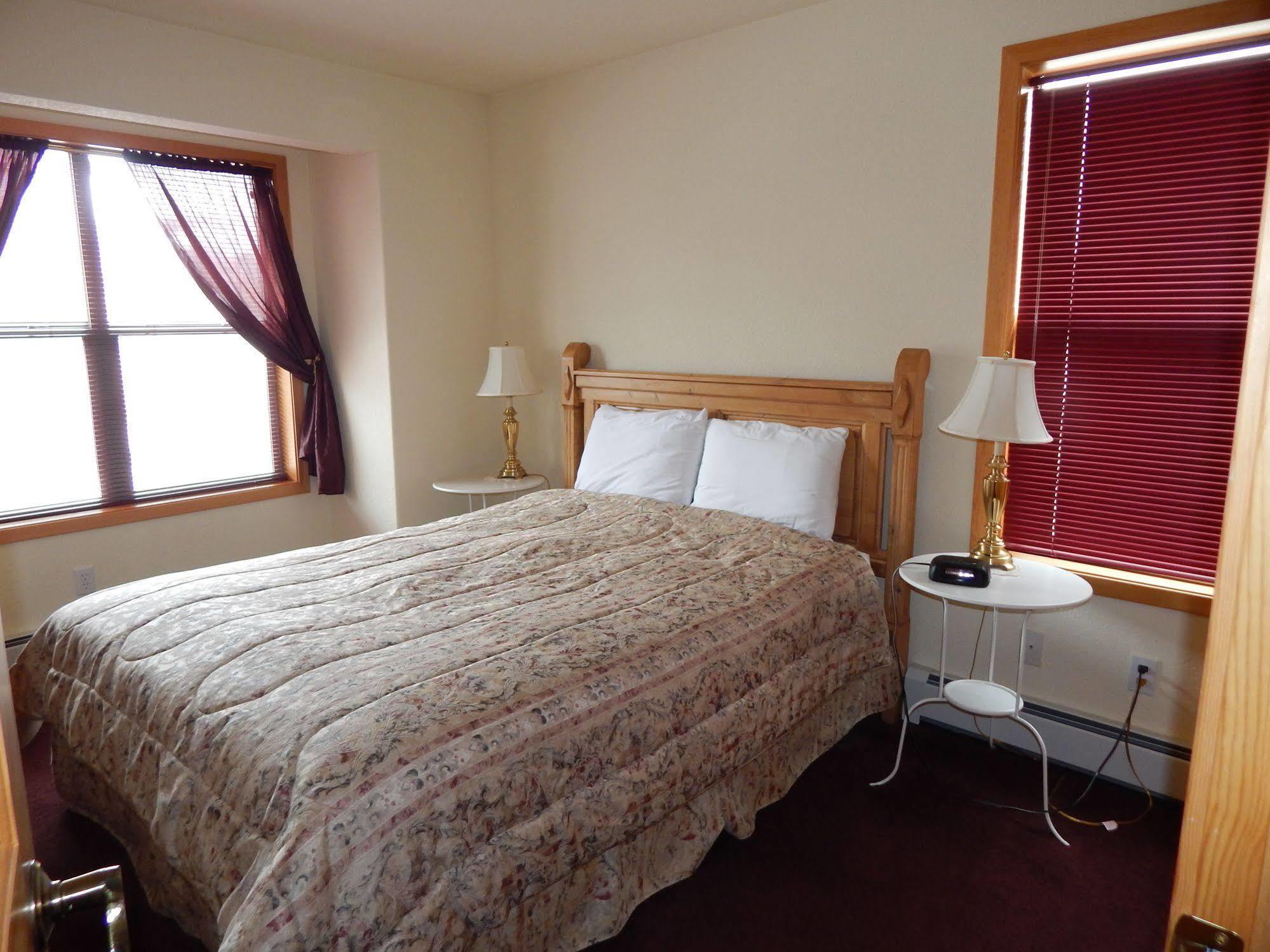 Sawmill Station Hotel Уинтър Парк Екстериор снимка